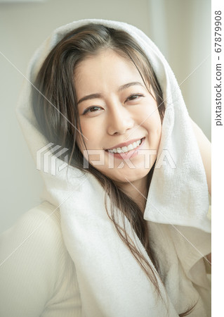 Lifestyle,woman,shower Lifestyle,woman,shower 67879908