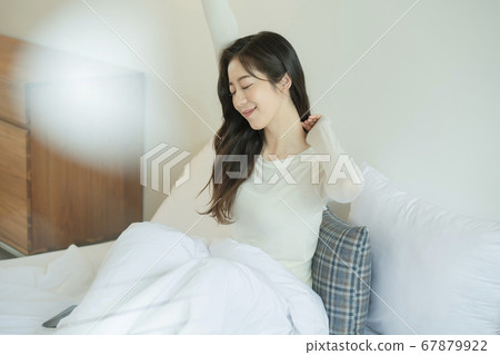 Lifestyle,woman,white Lifestyle,woman,white 67879922