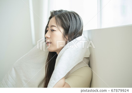 Lifestyle,woman,shower 67879924
