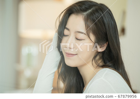 Lifestyle,woman,white 67879956