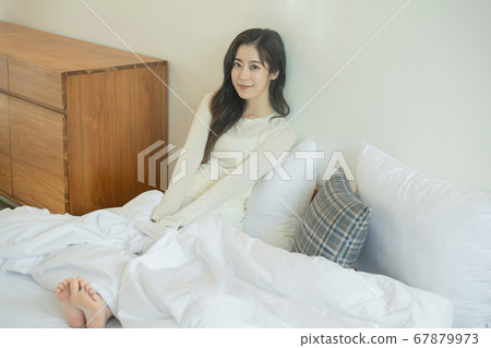 Lifestyle,woman,white Lifestyle,woman,white 67879973