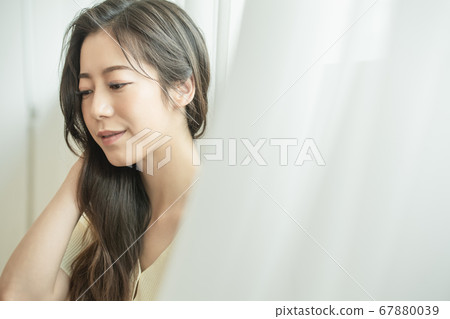 Lifestyle,woman,white 67880039