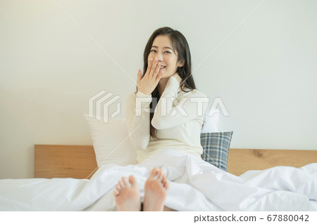 Lifestyle,woman,white Lifestyle,woman,white 67880042