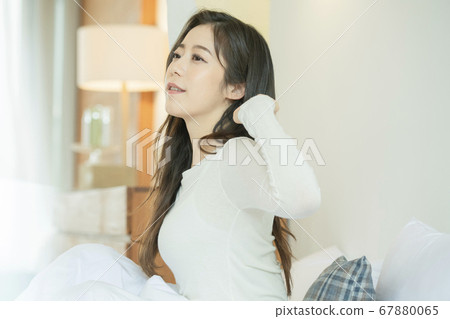 Lifestyle,woman,white Lifestyle,woman,white 67880065