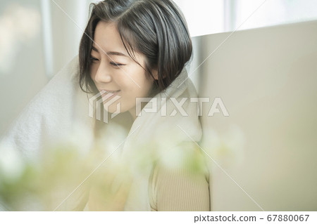 Lifestyle,woman,shower 67880067