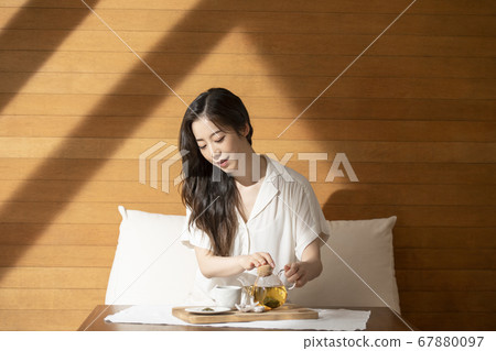 生活方式，女人，放鬆 67880097