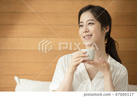 生活方式,女人,放鬆 生活方式,女人,放鬆 67880117