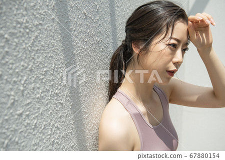 Lifestyle,woman,sport 67880154