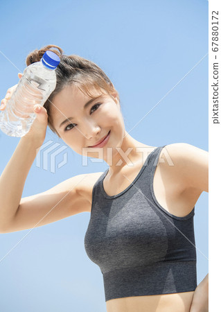 Lifestyle,woman,sport 67880172