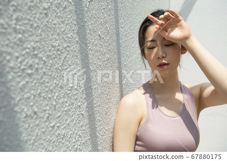 Lifestyle,woman,sport 67880175