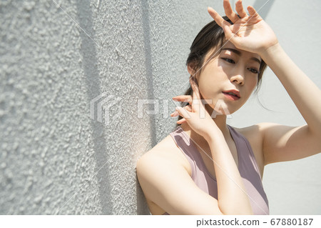 Lifestyle,woman,sport 67880187