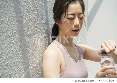 Lifestyle,woman,sport 67880196