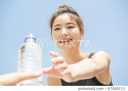 Lifestyle,woman,sport 67880211