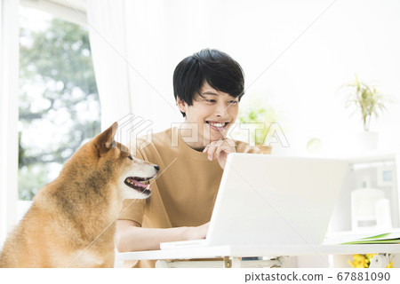 遠程辦公的年輕公狗 遠程辦公的年輕公狗 67881090