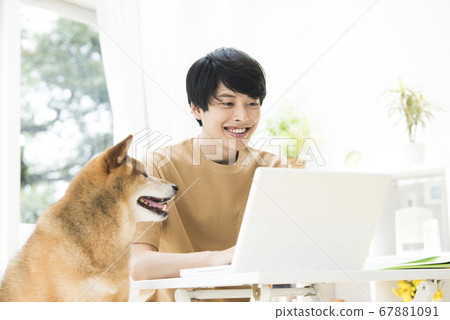 遠程辦公的年輕公狗 遠程辦公的年輕公狗 67881091