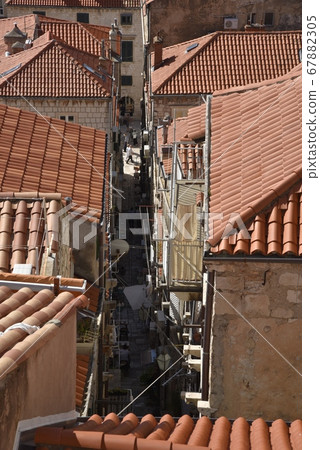Gongcheng High-definition bird's-eye view Du Fu Lau Nunke Old castle Red-colored rooftop and interstate road. 67882305