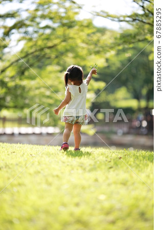 Happy day, fun play 67885295