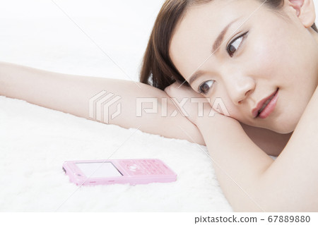 手機和女士 67889880