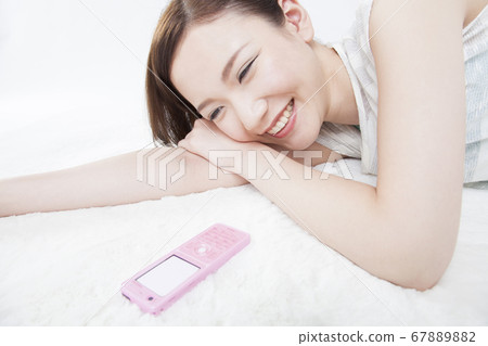 手機和女士 手機和女士 67889882