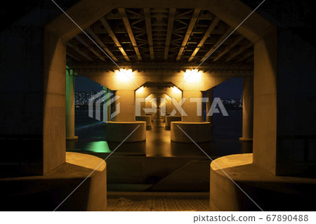 蠶室大橋橋墩的對稱性 蠶室大橋橋墩的對稱性 67890488