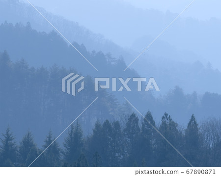 Mountains in the morning haze 67890871