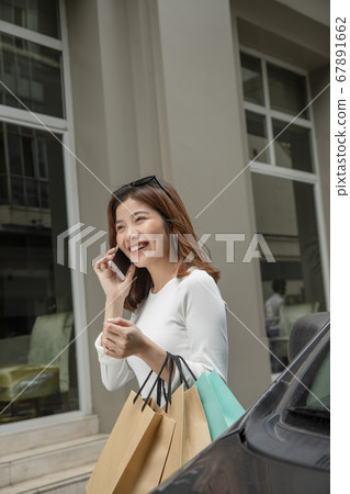 女人在城裡走 67891662