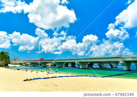 海灘上的海浪 67892198