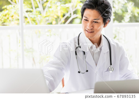 Physicians undergoing online treatment 67893135