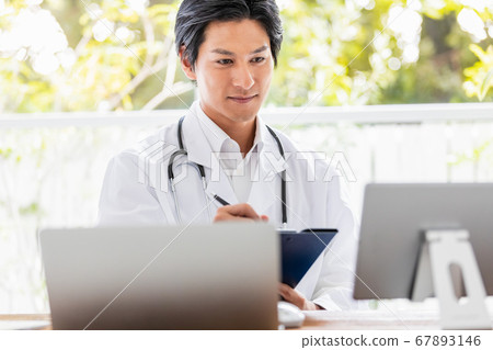 接受在線治療的醫師 接受在線治療的醫師 67893146