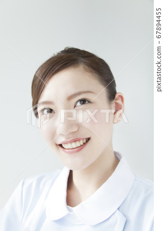 Smiling nurse 67894455