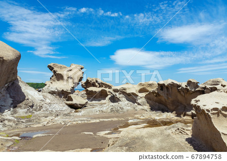 [Akakawa, Ohata Town, Shimokita Peninsula, Aomori Prefecture] Chirihama is full of strange rocks and strange stones 67894758