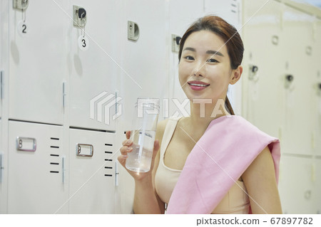 Relaxation, young woman, locker room, locker room, exercise, sports, health, fitness center, fitness center, sports center Relaxation, young woman, locker room, locker room, exercise, sports, health, fitness center, fitness center, sports center 67897782