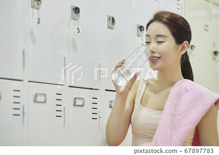 Relaxation, young woman, locker room, locker room, exercise, sports, health, fitness center, fitness center, sports center 67897783