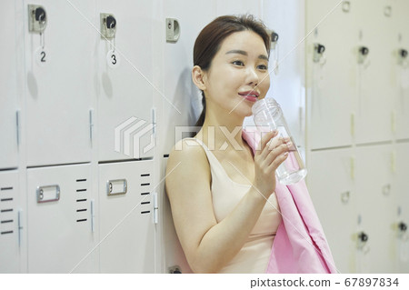 Relaxation, young woman, locker room, locker room, exercise, sports, health, fitness center, fitness center, sports center 67897834