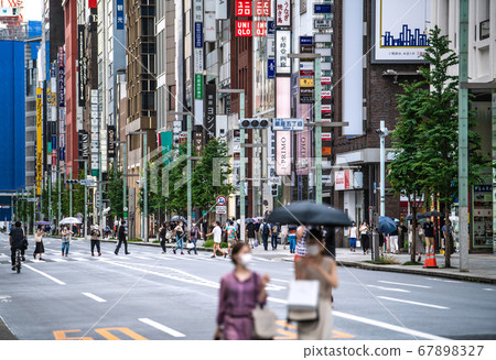 Japan's Tokyo cityscape Tokyo, Ginza, masks stand out (last day of 4 consecutive holidays, Hokoten on Chuo-dori) = July 26 67898327