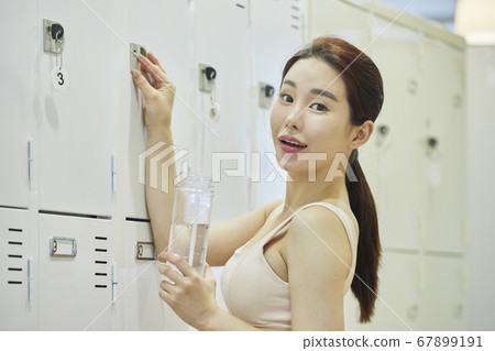 Relaxation, young woman, locker room, locker room, exercise, sports, health, fitness center, fitness center, sports center 67899191