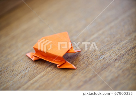 摺紙青蛙從背後 摺紙青蛙從背後 67900355