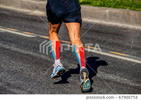 kinesio tapipng on calf muscle of runner kinesio tapipng on calf muscle of runner 67900758