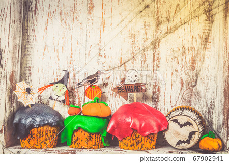 Scary Halloween Cupcakes and Cookies Scary Halloween Cupcakes and Cookies 67902941