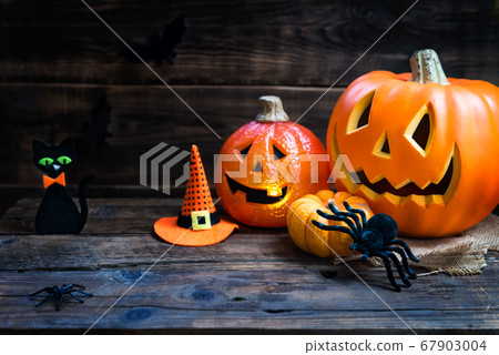 Halloween accessories such as pumpkin heads, spiders, hat and ca Halloween accessories such as pumpkin heads, spiders, hat and ca 67903004