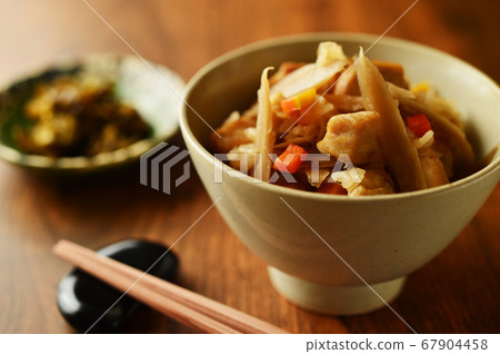 Chicken and burdock cooked rice 67904458