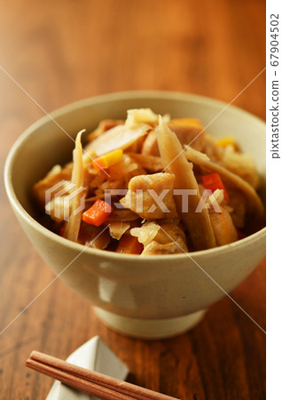 Chicken and burdock cooked rice Chicken and burdock cooked rice 67904502