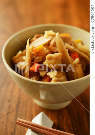 Chicken and burdock cooked rice Chicken and burdock cooked rice 67904504