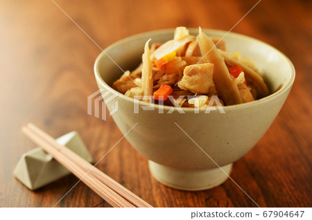 Chicken and burdock cooked rice 67904647