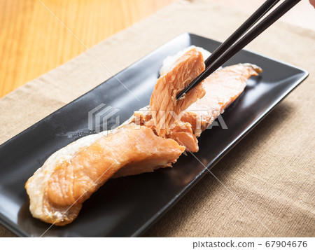 烤三文魚 67904676