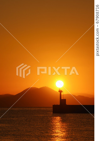 Breakwater lighthouse and sun Breakwater lighthouse and sun 67908716