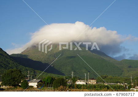 Mount Fugen, Kasamomo and blue sky 1 Mount Fugen, Kasamomo and blue sky 1 67908717
