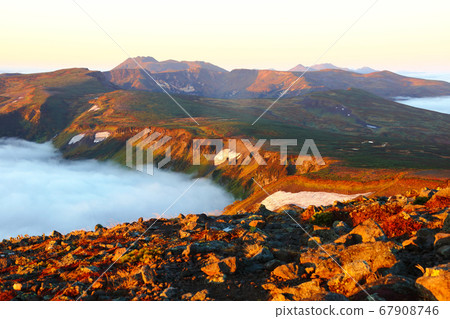 Takanegahara and Tomuraushi _ From Midoridake _ Daisetsuzan Mountains 67908746