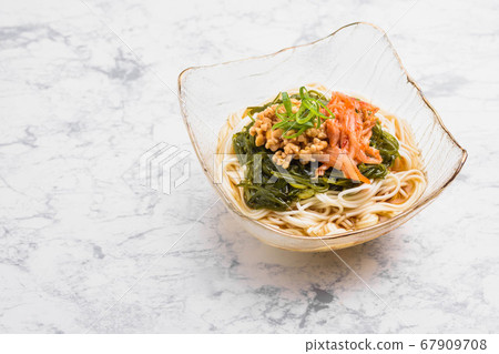 夏季口味營養面 67909708