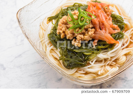 夏季口味營養面 67909709